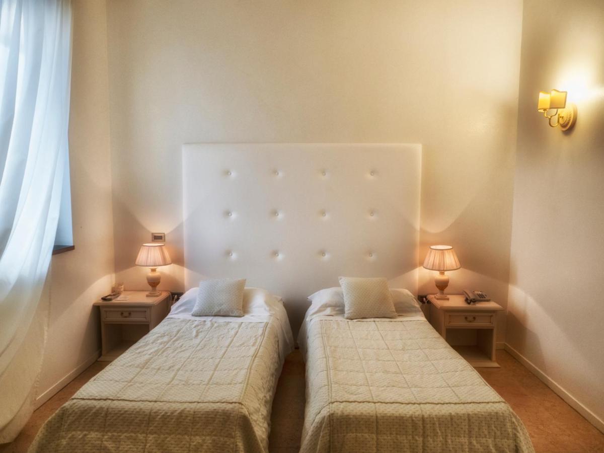Hotel Europa Pallazzolo sull'Oglio Ngoại thất bức ảnh