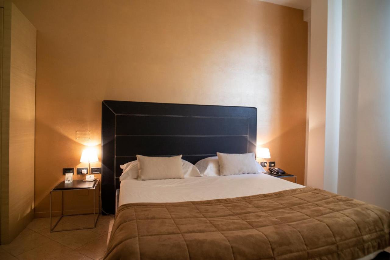 Hotel Europa Pallazzolo sull'Oglio Ngoại thất bức ảnh